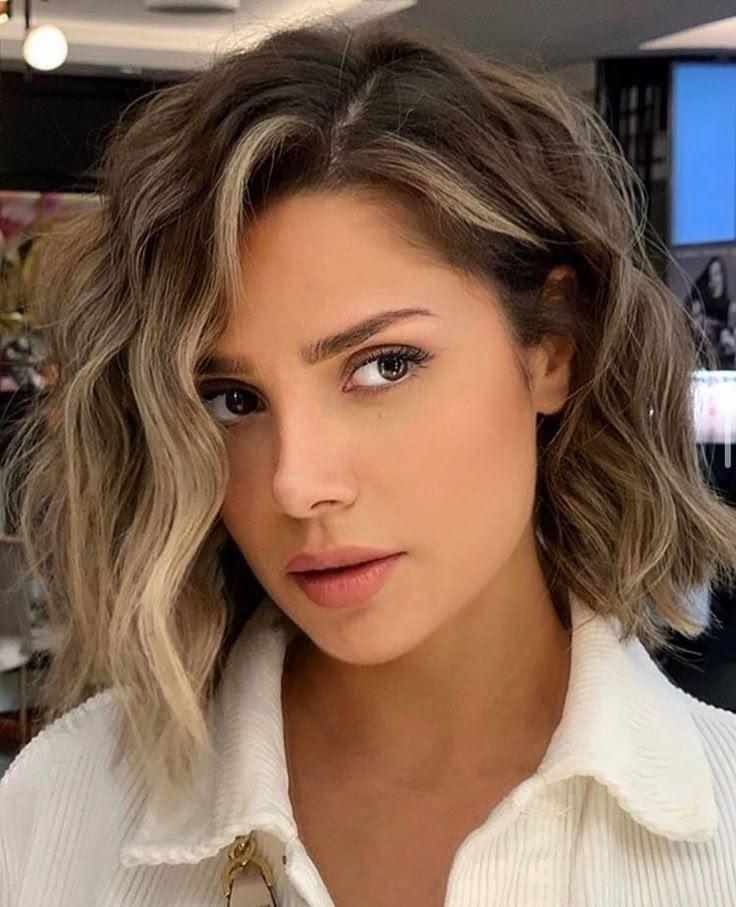 Französischer Wavy Bob